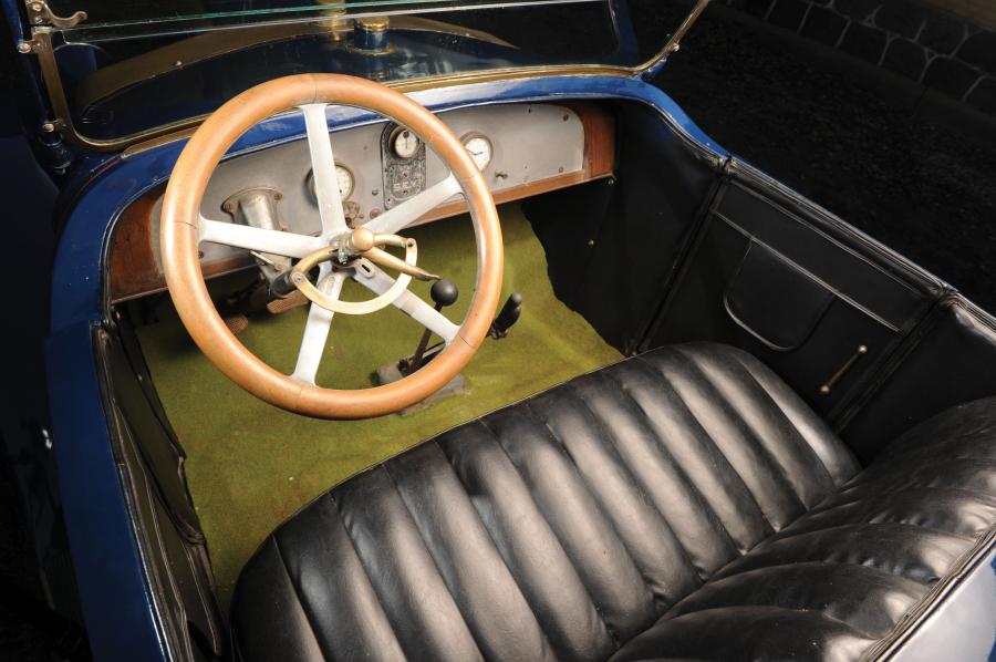  Renault 10 CV Tourer 1915 года  (фото 8 из 10)